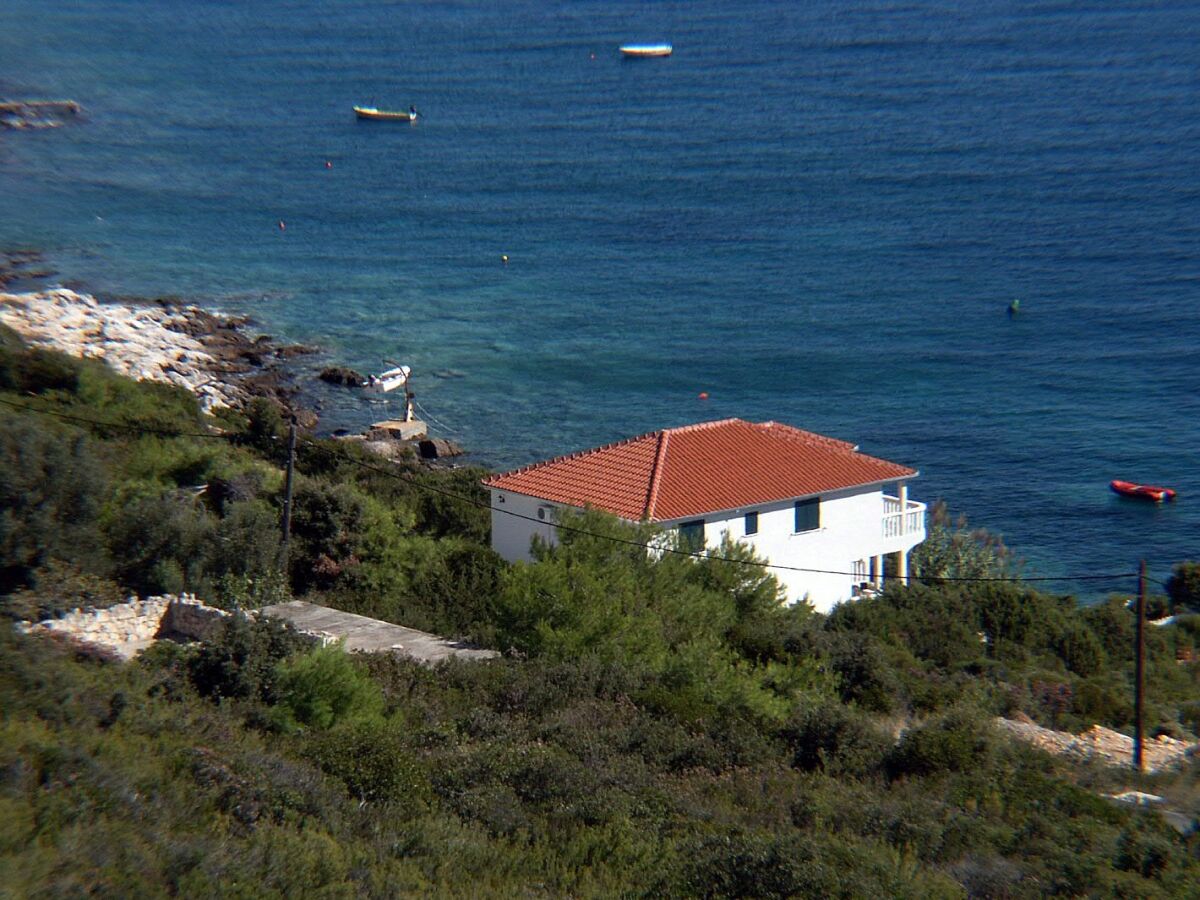 Apartment Two bedroom apartment near beach Milna, Vis A-3036-b - Outdoor photo 2