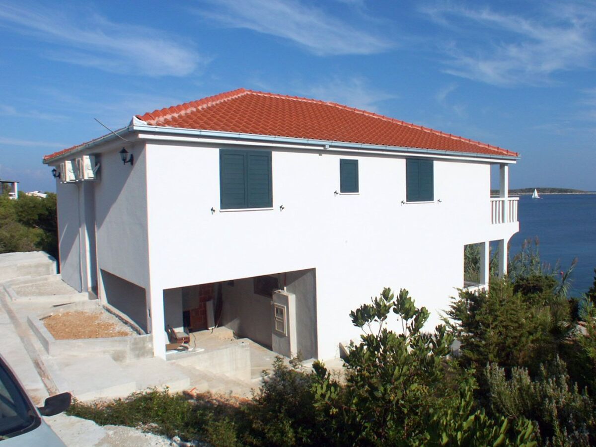 Apartment Two bedroom apartment near beach Milna, Vis A-3036-b - Outdoor photo 3