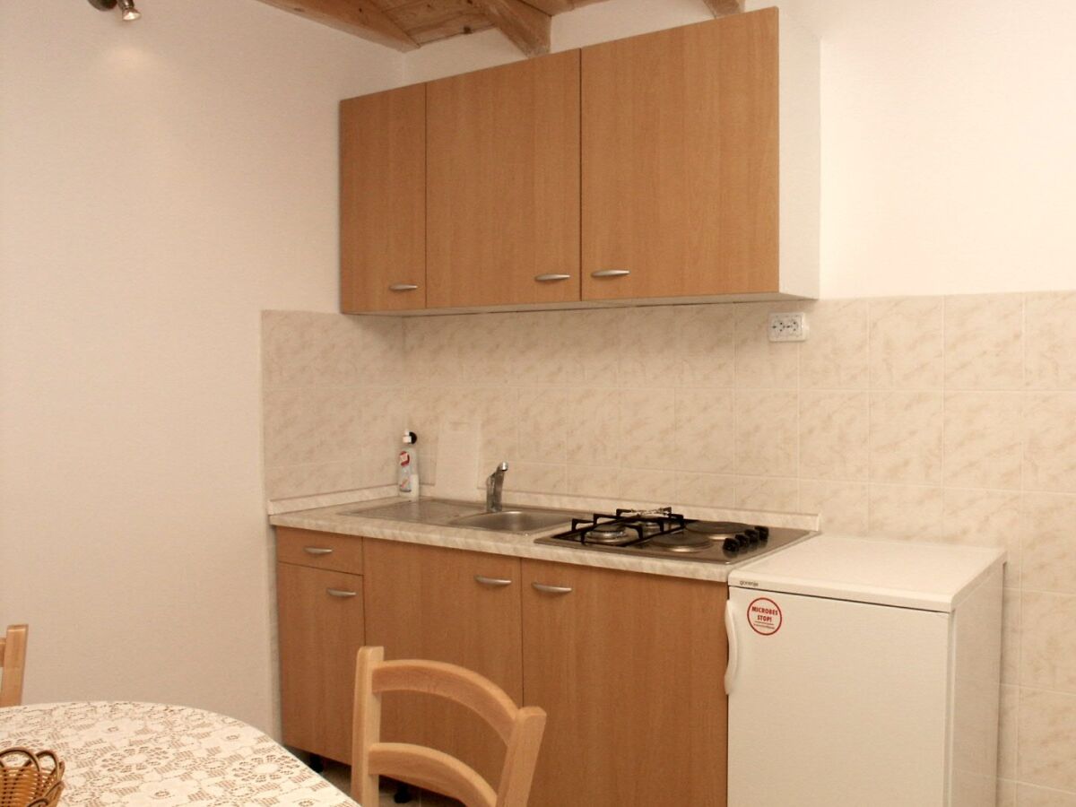 Apartment Two bedroom apartment near beach Milna, Vis A-3036-b - Outdoor photo 5