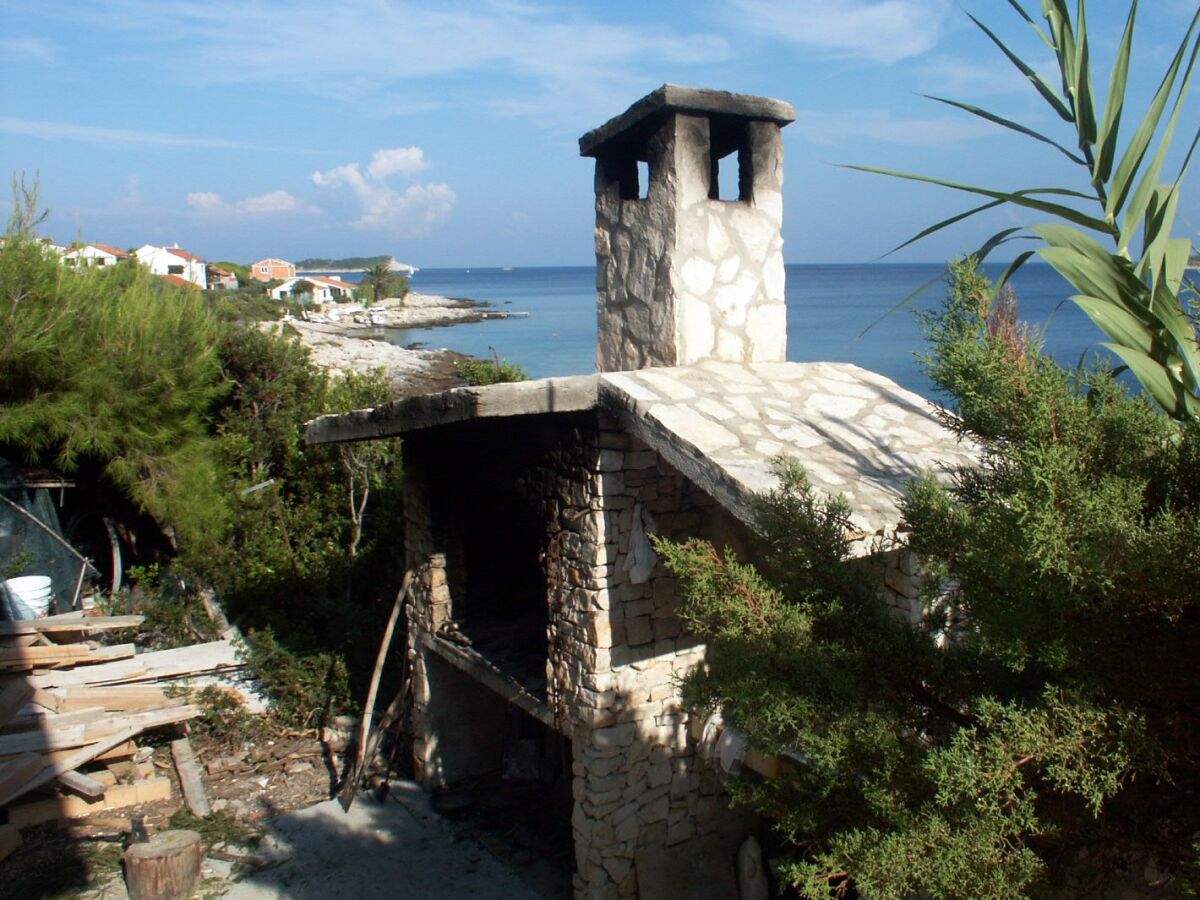 Apartment Two bedroom apartment near beach Milna, Vis A-3036-c - Outdoor photo 5