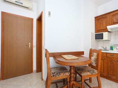 Apartment One bedroom apartment with balcony and sea view Stanići, Omiš A-2818-a - Outdoor photo 12