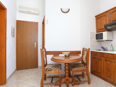 Apartment One bedroom apartment with balcony and sea view Stanići, Omiš A-2818-c - Outdoor photo 12