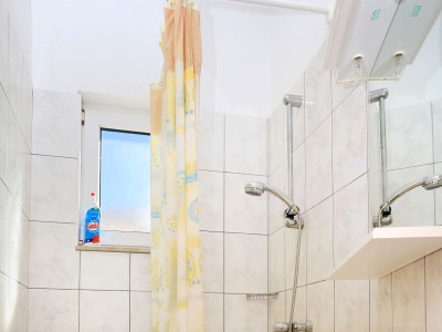 Apartment One bedroom apartment with balcony and sea view Stanići, Omiš A-2818-c - Outdoor photo 19