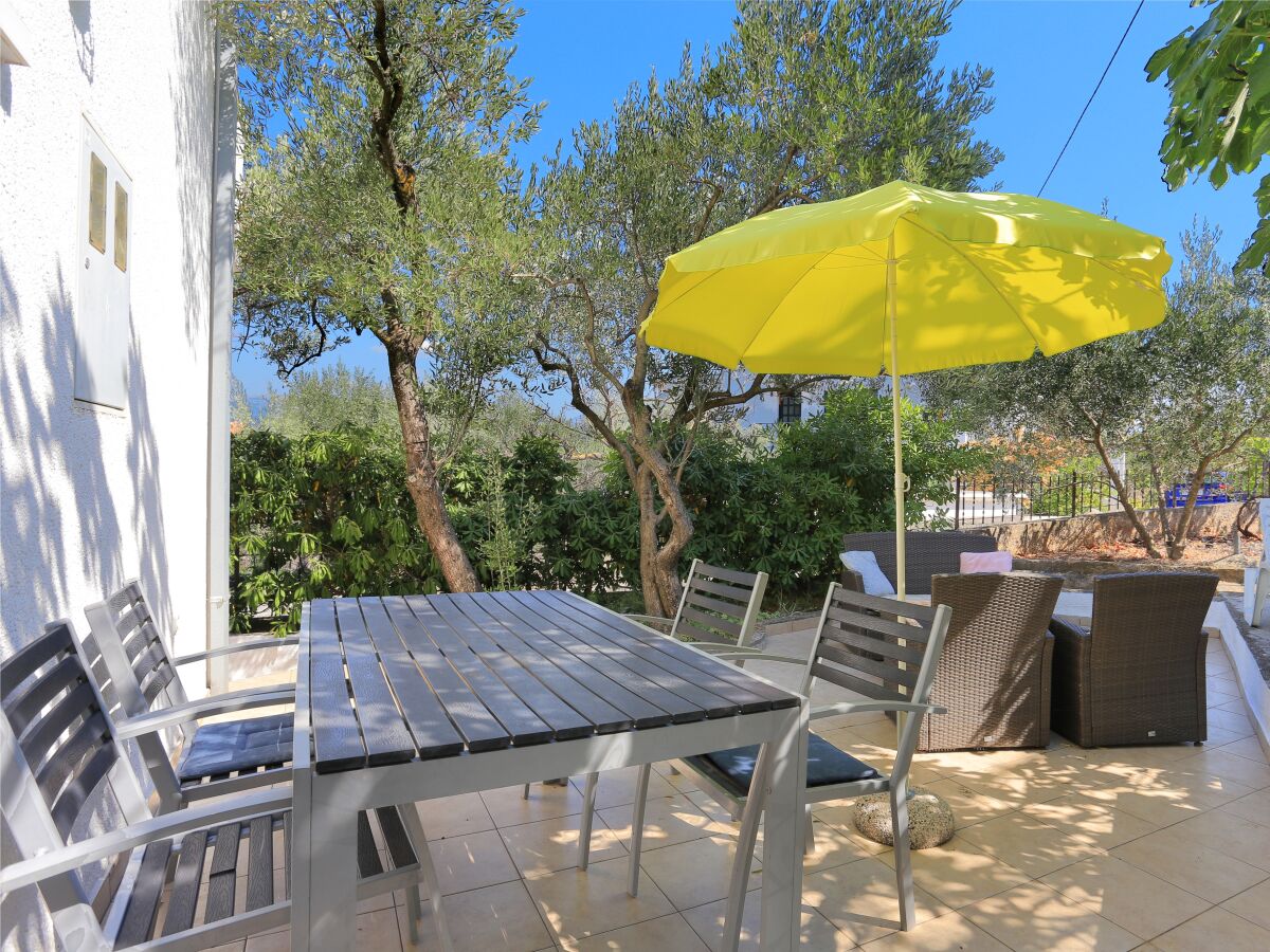 Apartment Two bedroom apartment with terrace Arbanija, Čiovo A-4320-b