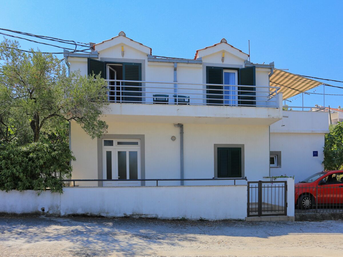 Apartment Two bedroom apartment with terrace Arbanija, Čiovo A-4320-b - Outdoor photo 2