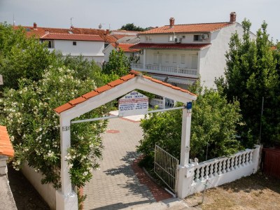 Apartment Three bedroom apartment with terrace Palit, Rab A-4990-a - Outdoor photo 2