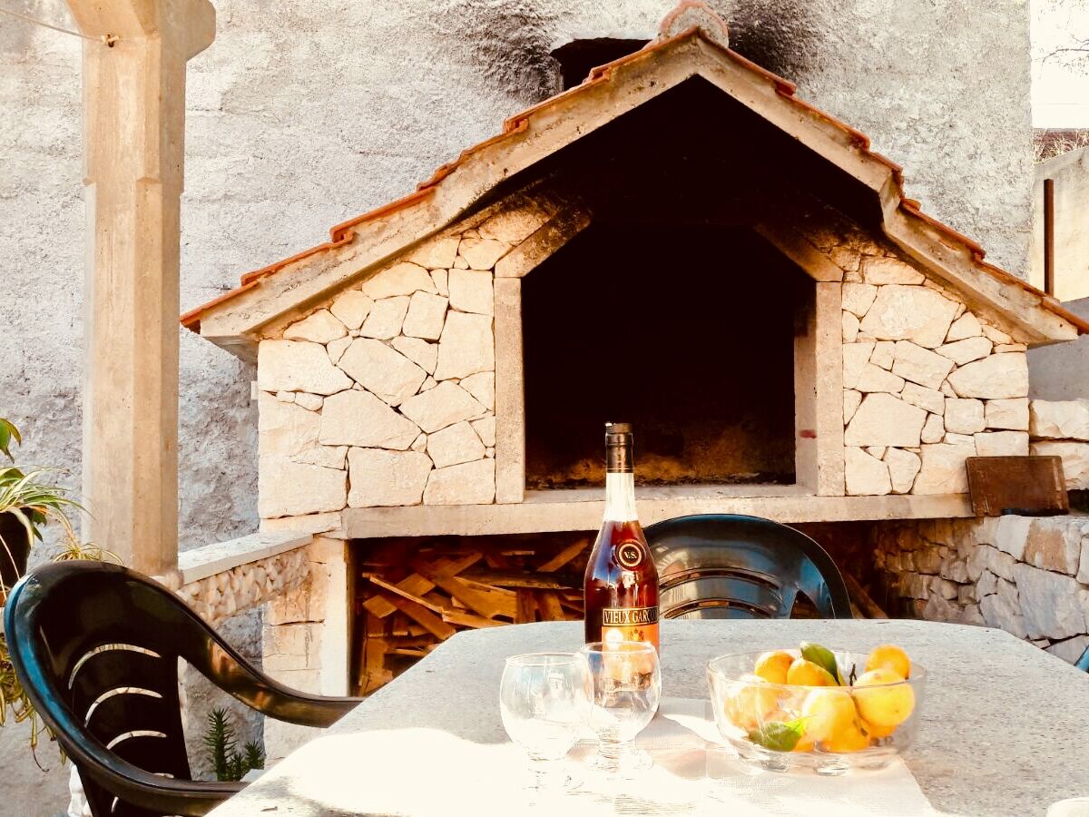 Apartment One bedroom apartment with terrace Sutivan, Brač A-5654-b - Outdoor photo 4