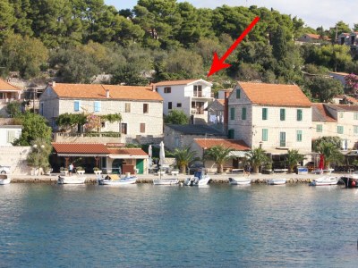 Apartment Two bedroom apartment with balcony and sea view Maslinica, Šolta A-5188-a in Grohote - Apartment