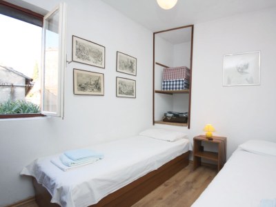 Apartment Two bedroom apartment with balcony and sea view Maslinica, Šolta A-5188-a - Outdoor photo 12