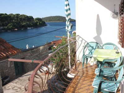 Apartment Two bedroom apartment with balcony and sea view Maslinica, Šolta A-5188-a - Outdoor photo 17