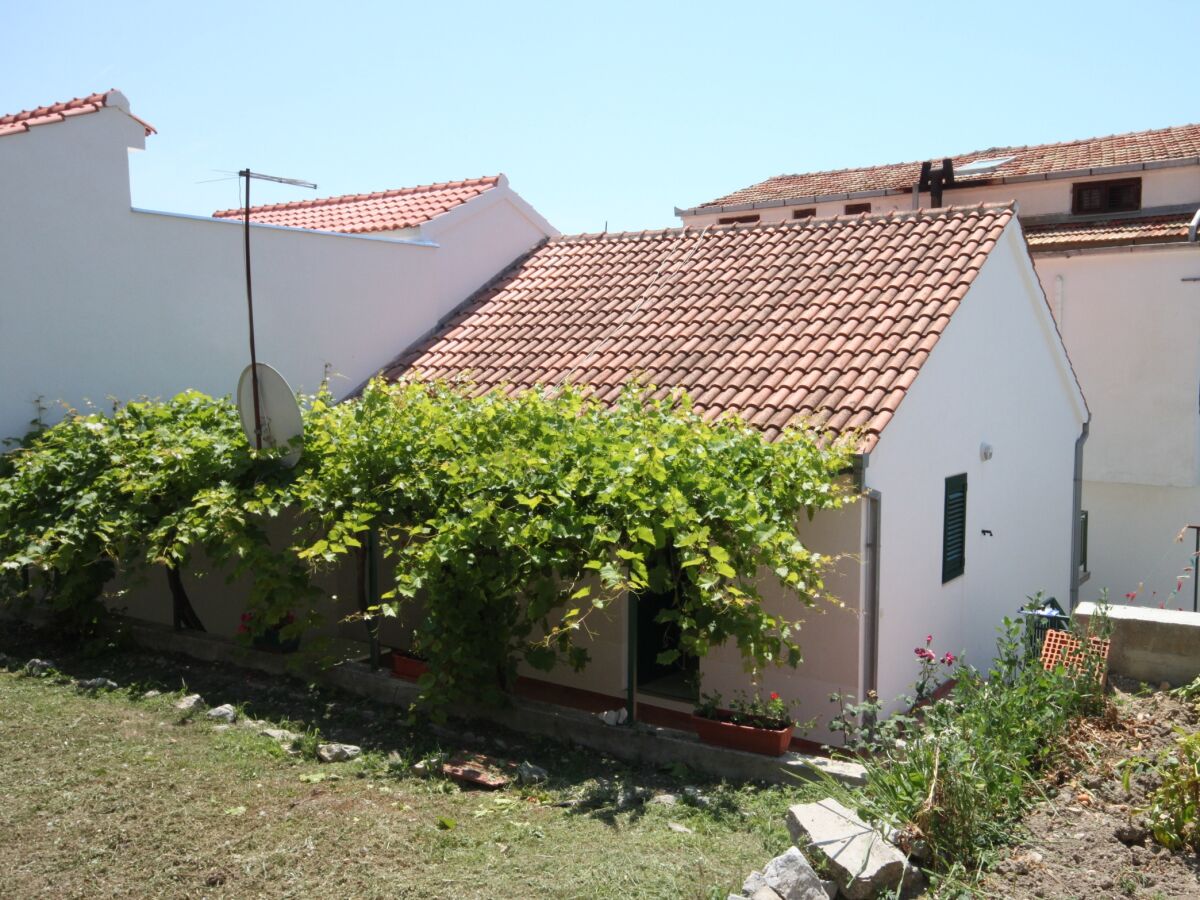 Apartment One bedroom apartment near beach Zaostrog, Makarska A-6659-b