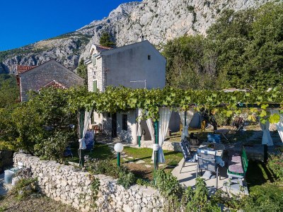 Holiday house Two bedroom house with terrace and sea view Gornji Tučepi - Podpeć, Makarska K-6915 - Outdoor photo 2