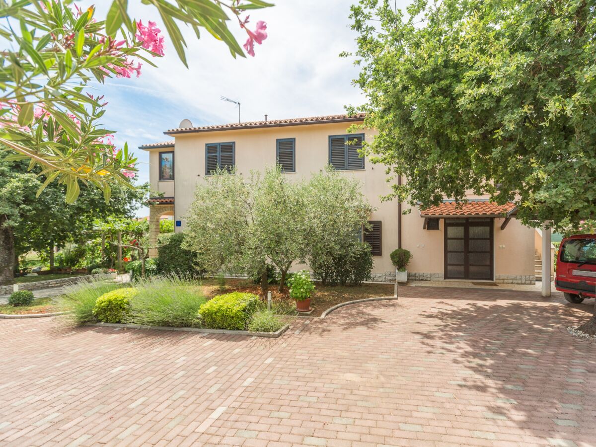 Apartment Two bedroom apartment with terrace Kukci, Poreč A-7166-a