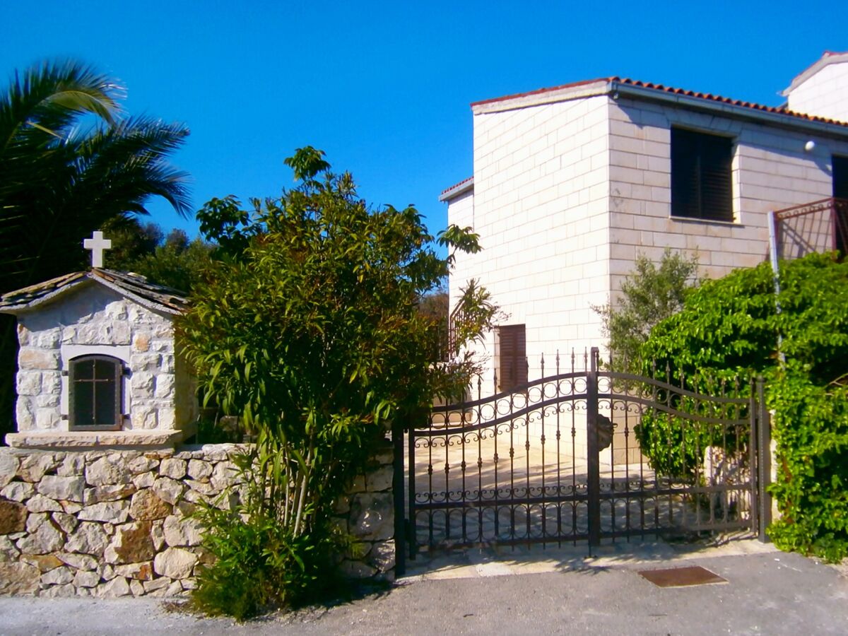 Apartment Three bedroom apartment with terrace Rogoznica A-7541-a