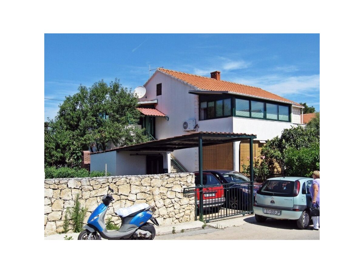 Apartment Three bedroom apartment with terrace Supetar, Brač A-7549-a