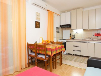 Apartment Three bedroom apartment with terrace Supetar, Brač A-7549-a - Outdoor photo 12