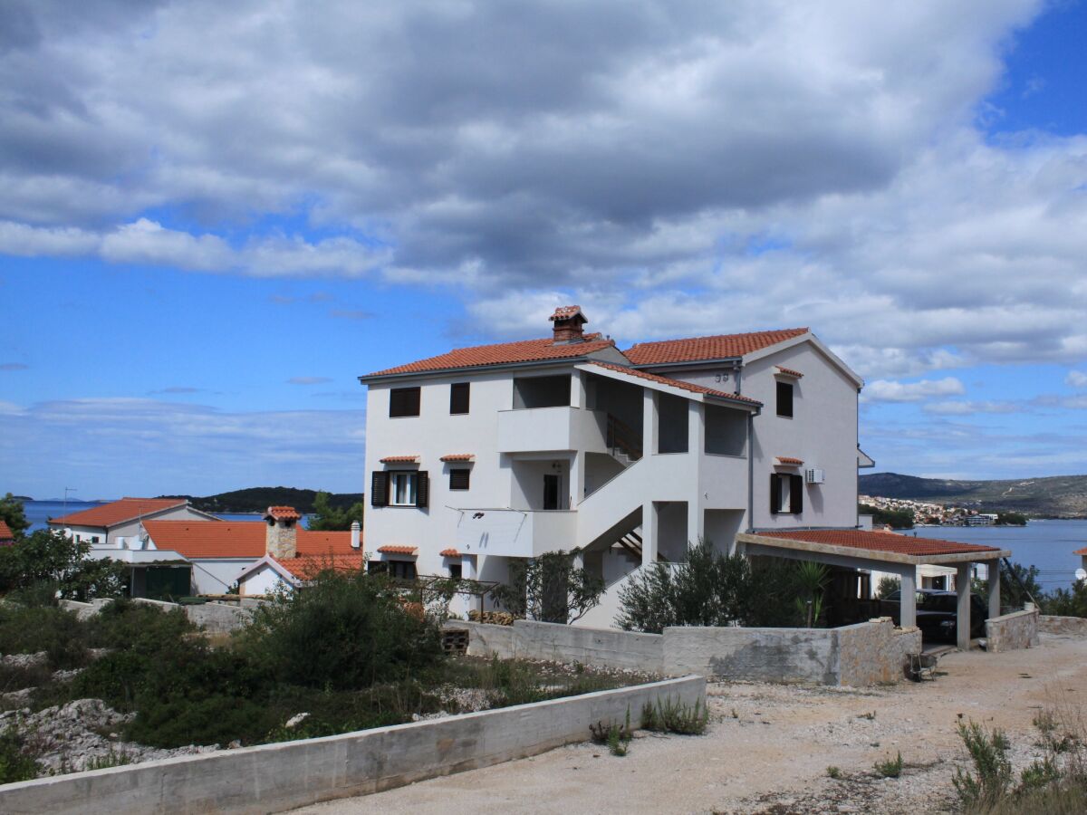 Apartment One bedroom apartment with balcony and sea view Ražanj, Rogoznica A-8361-b