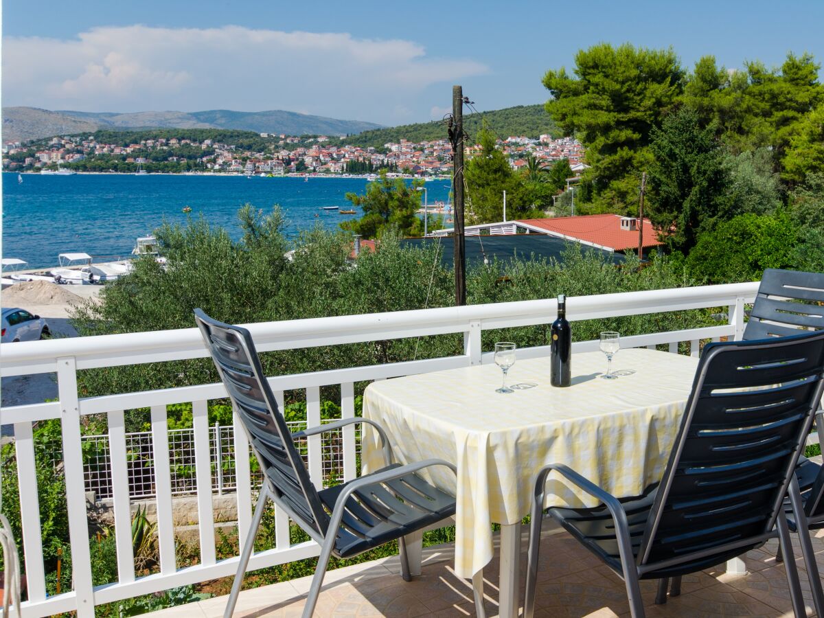 Apartment One bedroom apartment with terrace and sea view Okrug Gornji, Čiovo A-8440-c