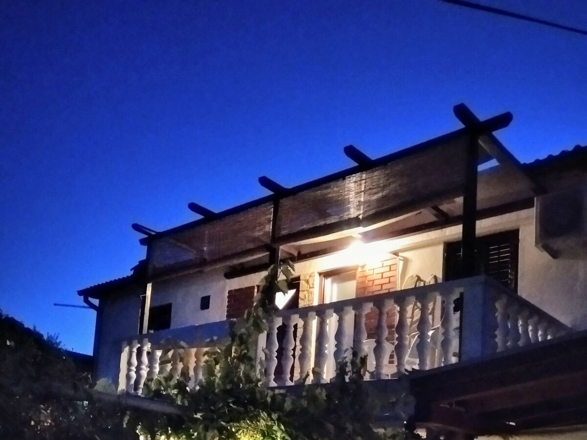 Apartment One bedroom apartment with terrace and sea view Ugljan A-8527-a