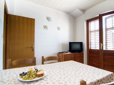 Apartment Two bedroom apartment with terrace and sea view Stomorska, Šolta A-8650-a - Outdoor photo 10