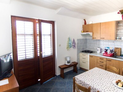 Apartment Two bedroom apartment with terrace and sea view Stomorska, Šolta A-8650-a - Outdoor photo 11