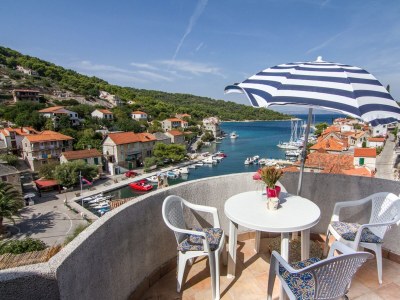 Apartment Two bedroom apartment with terrace and sea view Stomorska, Šolta A-8650-a - Outdoor photo 21