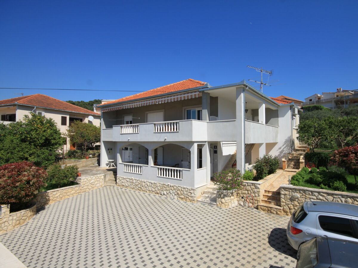 Apartment One bedroom apartment with terrace and sea view Trogir A-8683-a