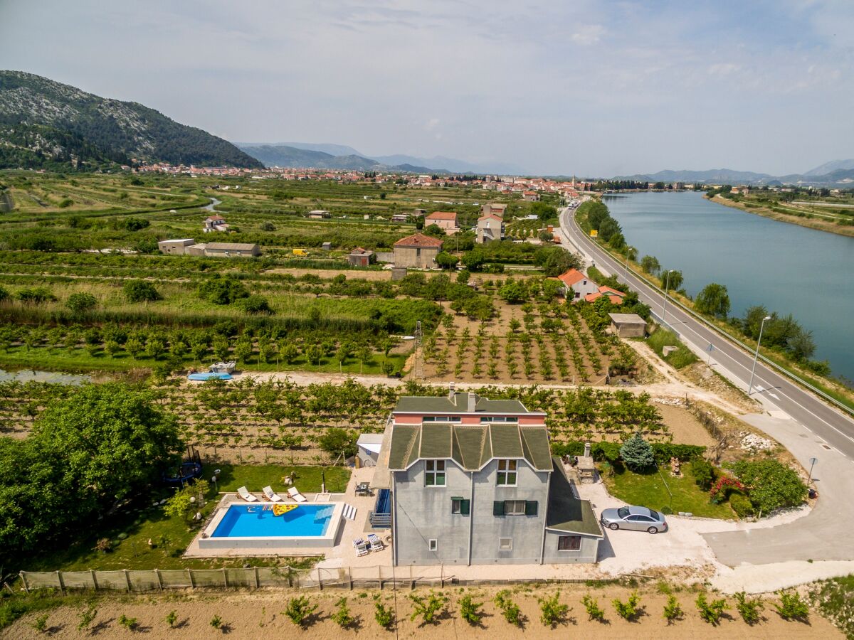 Holiday house Four-bedroom house with terrace Opuzen, Neretva Delta - Ušće Neretve K-8818 - Outdoor photo 5