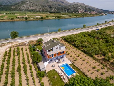 Holiday house Four-bedroom house with terrace Opuzen, Neretva Delta - Ušće Neretve K-8818 in Opuzen - Holiday house