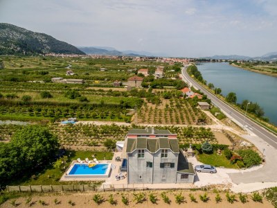 Holiday house Four-bedroom house with terrace Opuzen, Neretva Delta - Ušće Neretve K-8818 - Outdoor photo 5