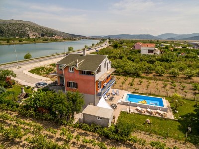 Holiday house Four-bedroom house with terrace Opuzen, Neretva Delta - Ušće Neretve K-8818 - Outdoor photo 6