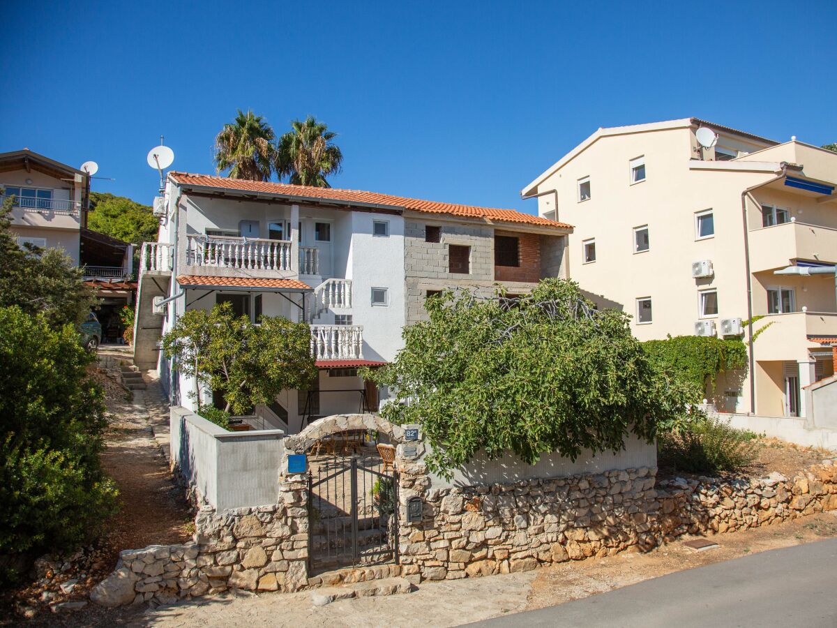Apartment Two bedroom apartment with terrace and sea view Milna, Vis A-8895-a - Outdoor photo 2