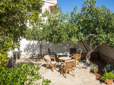 Apartment Two bedroom apartment with terrace and sea view Milna, Vis A-8895-a - Outdoor photo 6