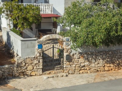 Apartment Two bedroom apartment with terrace and sea view Milna, Vis A-8895-a - Outdoor photo 12