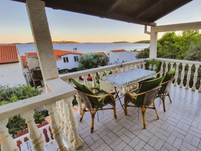Apartment Two bedroom apartment with terrace and sea view Milna, Vis A-8895-a - Outdoor photo 31