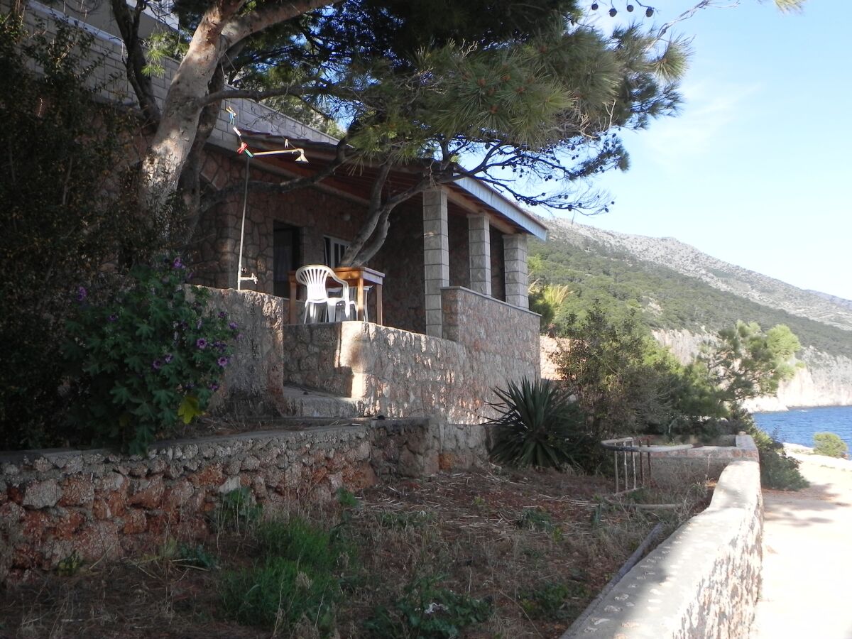 Apartment Four-bedroom apartment near beach Sveta Nedilja, Hvar A-11433-c