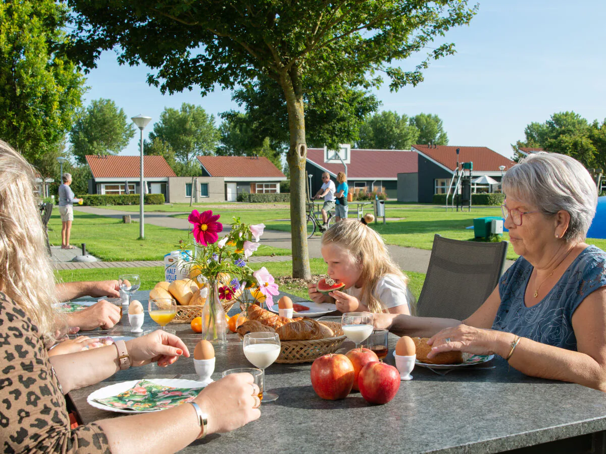 Bungalow For 10 people in the holiday resort Broedershoek - Outdoor photo 3