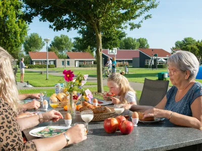 Bungalow For 10 people in the holiday resort Broedershoek - Outdoor photo 3