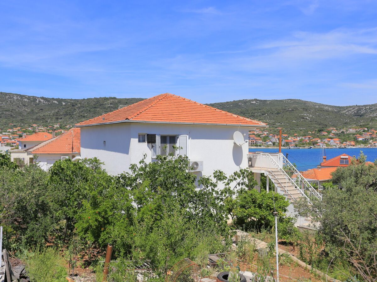 Apartment Apartments by the sea Vinišće, Trogir - 11029 - Outdoor photo 2