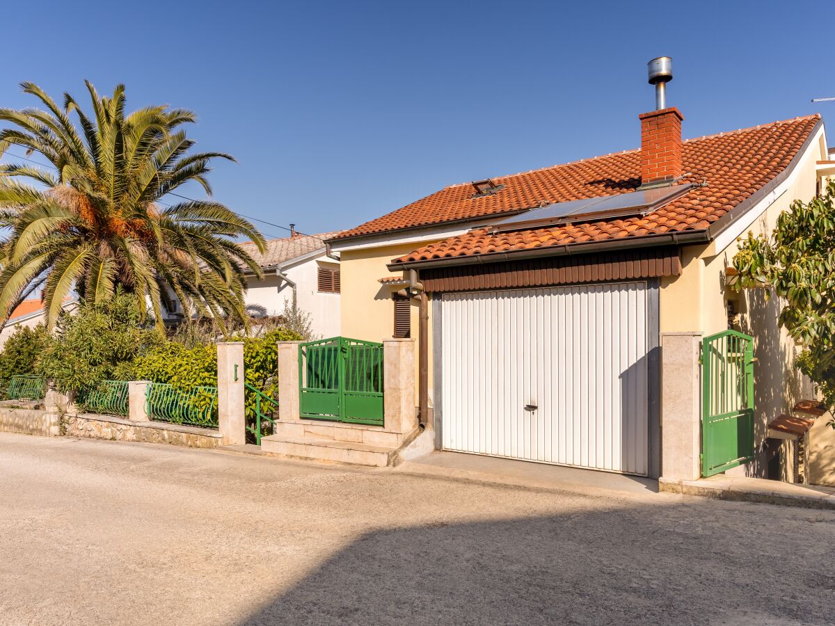 Apartment Two bedroom apartment with terrace Mali Lošinj, Lošinj A-12551-a - Outdoor photo 4