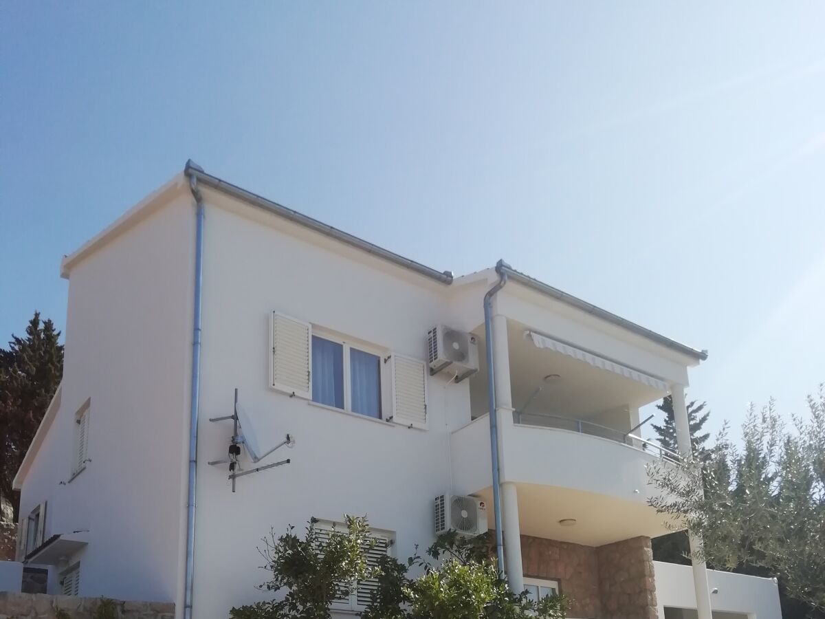 Apartment Two bedroom apartment with terrace and sea view Starigrad, Paklenica A-12939-a
