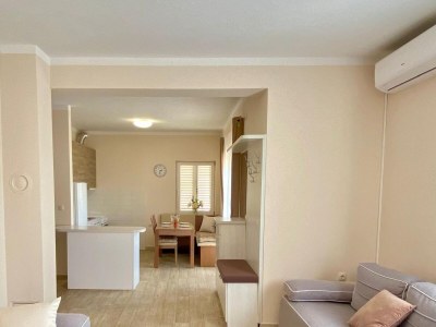 Apartment Two bedroom apartment with terrace and sea view Starigrad, Paklenica A-12939-a - Outdoor photo 8