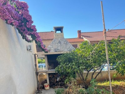 Apartment Three bedroom apartment with terrace and sea view Supetar, Brač A-13165-b in Supetar - Apartment