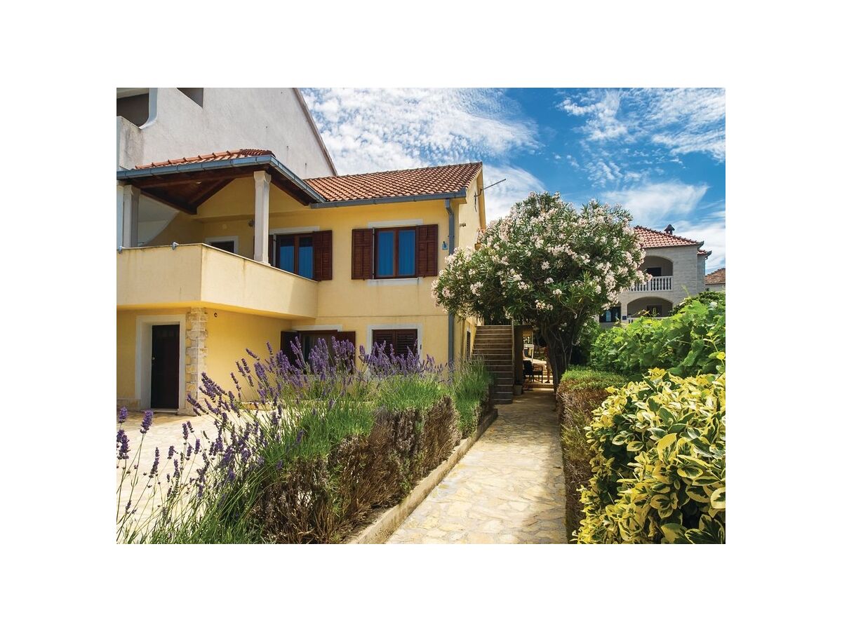 Apartment Two bedroom apartment near beach Sutivan, Brač A-15617-a - Outdoor photo 2