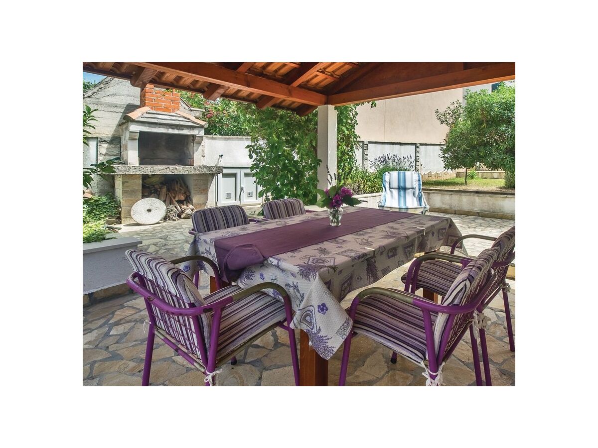 Apartment Two bedroom apartment near beach Sutivan, Brač A-15617-a - Outdoor photo 4