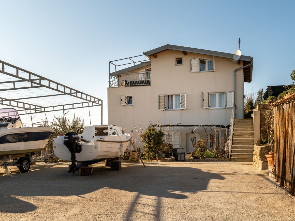 Apartment Three bedroom apartment with balcony and sea view Lopar, Rab A-14070-d - Outdoor photo 2