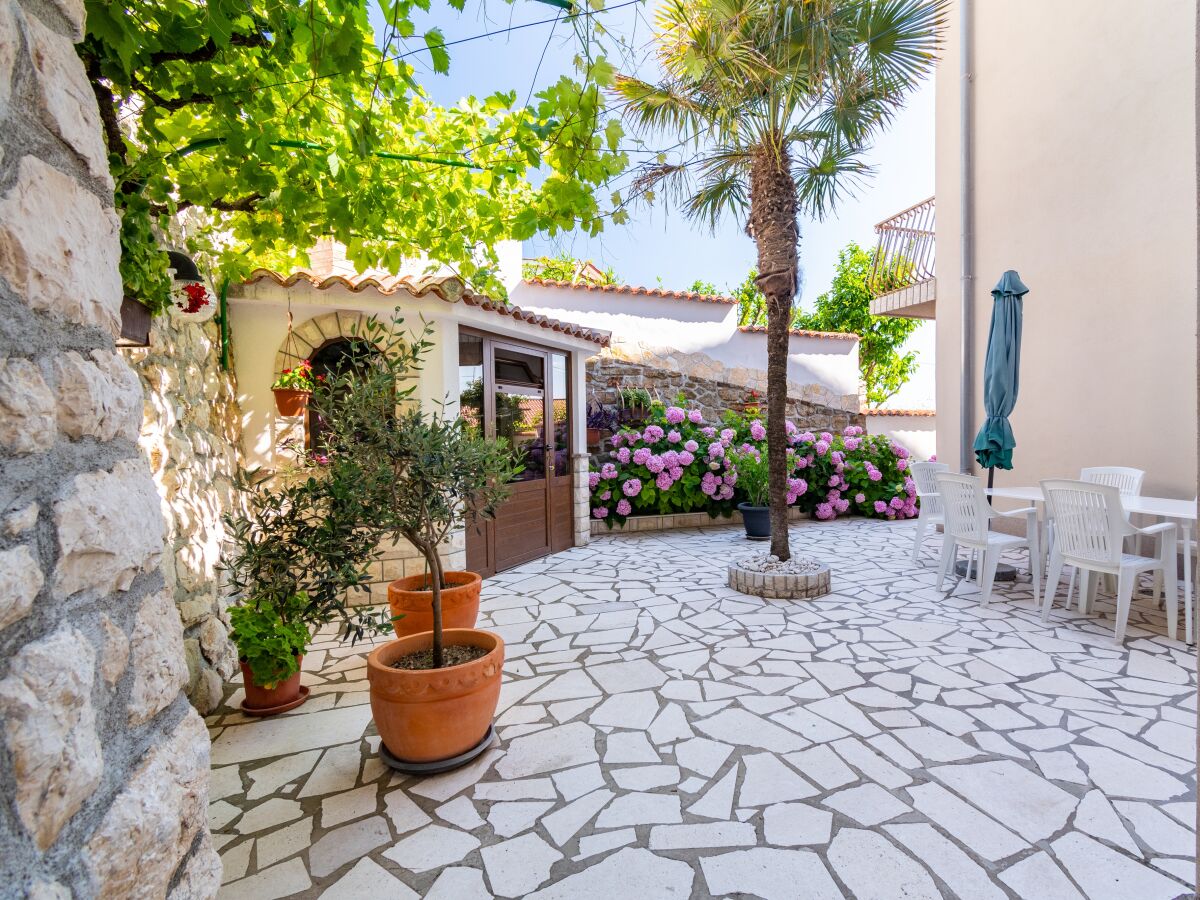 Apartment One bedroom apartment with terrace and sea view Rab A-14120-a - Outdoor photo 4