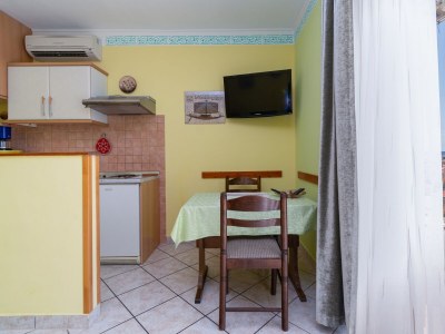 Apartment One bedroom apartment with terrace and sea view Rab A-14120-a - Outdoor photo 20