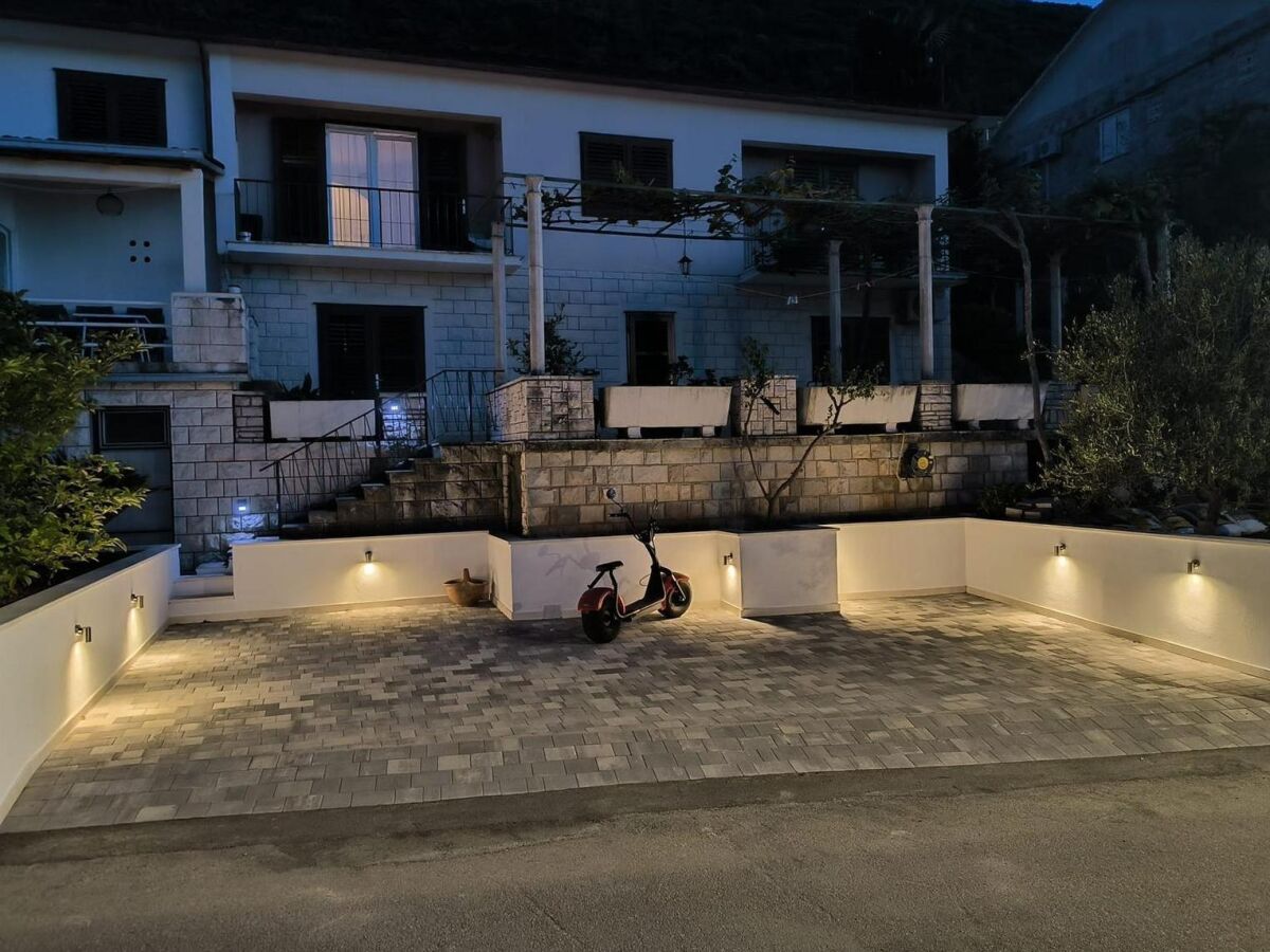 Apartment Two bedroom apartment with terrace Trpanj, Pelješac A-16004-b