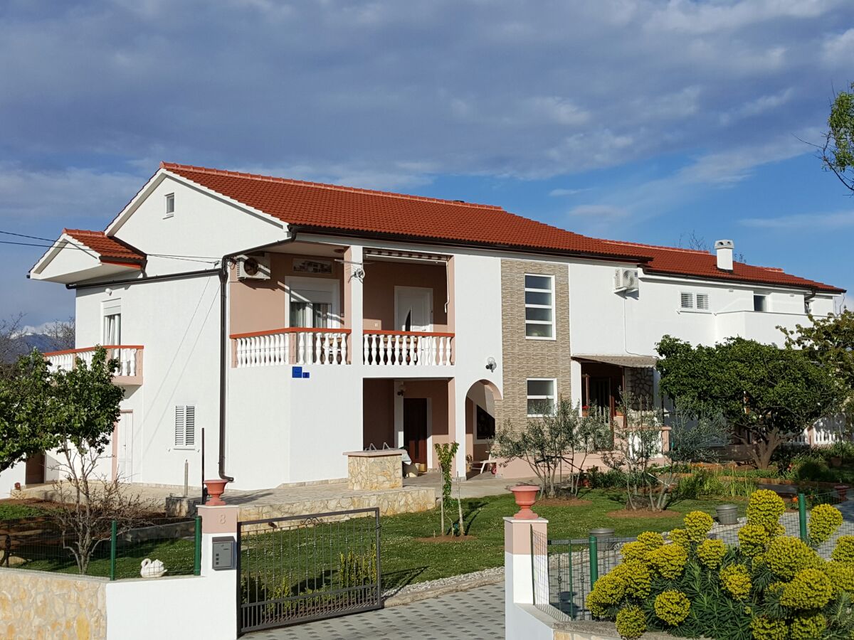 Apartment One bedroom apartment with terrace Vrsi, Zadar A-14211-b